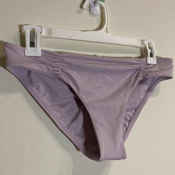 L*Space NWOT Monique Ruched Bikini Bottom in Ice (lilac) Size Medium - Picture 6 of 9